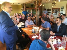 Lisée promet décentraliser les pouvoirs dans les régions