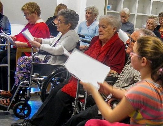 La sécurité améliorée pour les aînés en résidence