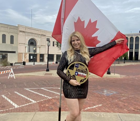 Pamela Rooney remporte le prix de l’Artiste de l’année au Texas