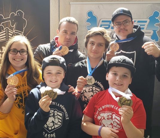 Des médaillés du Club de boxe de la Péninsule aux Gants de Bronze