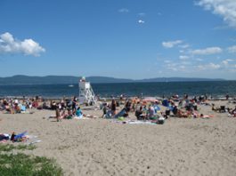 LA VILLE RETIRE LES BLOCS DE BÉTON À LA PLAGE