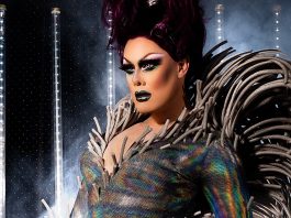 La drag queen Rita Baga en spectacle à Gaspé