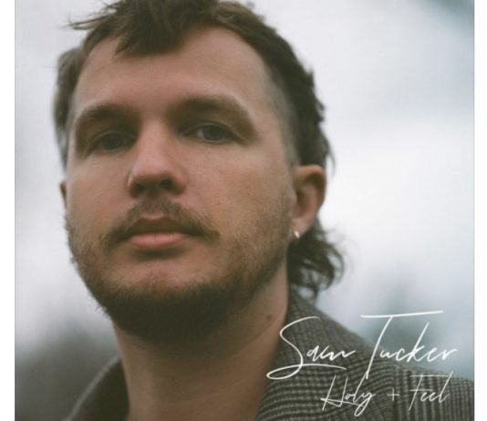 Sam Tucker présente deux nouvelles chansons