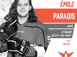 Le hockeyeur Émile Paradis dans l’uniforme des Pionniers